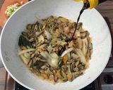 Foto langkah ke 5 dari resep Oseng Kerang Hijau.