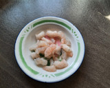 Foto del paso 1 de la receta: Corazones de alcachofa en salsa verde con gambas