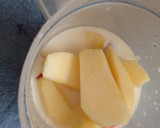 Foto del paso 2 de la receta: Batido de manzana y fresa 🍓🥛🍎