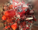 Foto del paso 2 de la receta: Mermelada de frutos rojos (mambo)