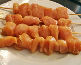 Foto del paso 4 de la receta: Brochetas de pollo marinadas