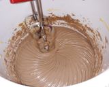Foto langkah ke 1 dari resep Cup Cake Strawberry Chocolate chips.