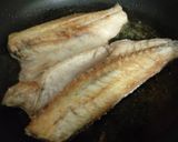 Foto del paso 5 de la receta Lubina a la plancha y arroz integral con langostinos al ajillo
