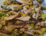 Foto del paso 1 de la receta: Sartén de arroz con pollo, setas y alcachofas