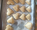 Foto del passaggio 3 della ricetta Cuori di millefoglie con crema chantilly e fragole vegan