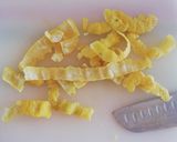 Foto del passaggio 1 della ricetta Sale aromatizzato al limone 🌷