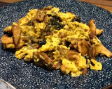 Foto del paso 4 de la receta: Revuelto de setas silvestres con bacon, cebolla y trufa 🍄🍄🍄