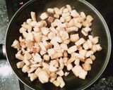 Foto del paso 1 de la receta Sopa de estragón con picatostes y fideos