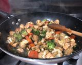 Thai csirke zöldségekkel és szójaszósszal recept fázis 8 fotója