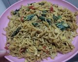 Foto langkah ke 5 dari resep Indomie Goreng.