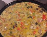 Foto del paso 4 de la receta: Tortilla de berenjena, champiñones, cebolla y morrón con ensalada