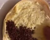A picture of step 4 of Indonesian style sweet pancake.