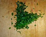 Foto del paso 3 de la receta: Bombones de queso y crujiente de jamón con cobertura de pistacho y arándanos