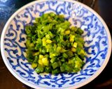 Hình bước làm 2 của món Cơm chiên dương châu