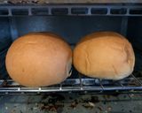 Hình bước làm 1 của món Hamburger Xúc Xích Phô Mai