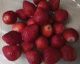 Foto langkah ke 1 dari resep Strawberry Yogurt.