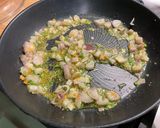 Une image de l'étape 7 de Navets boule d'or aux saucisses allemandes, bouillon de champignons et olives.