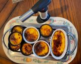 Hình bước làm 3 của món Creme Brulée