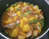 Foto del paso 4 de la receta: Patatas guisadas con pollo a l'ast en un plis plas y económicos