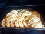 Empanadas de carne argentinas tipo salteñas