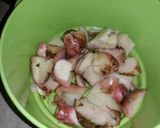 Foto langkah ke 2 dari resep Ayam goreng lengkuas.