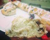 Foto del paso 10 de la receta: Rosca de reyes rellena de frutos secos glaseada de queso crema