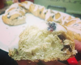 Foto del paso 10 de la receta: Rosca de reyes rellena de frutos secos glaseada de queso crema