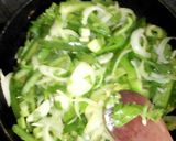 Foto del paso 6 de la receta: Filetes de cerdo encebollado con arroz al cilantro y apio