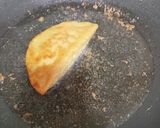 A picture of step 4 of Fried Quesadillas 😋🥟.