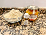 Pastel de almendras (Almond and peach cake in syrup)