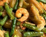 Foto langkah ke 4 dari resep Tumis terong udang kacang panjang.