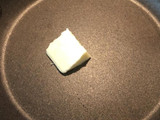 Huevo revuelto con queso parmesano