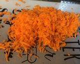 Une image de l'étape 4 de Salade de carottes, tomates et feuille de chêne rouge.
