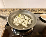 Foto del paso 5 de la receta: Pastel salado de patata, butifarra y mozzarella