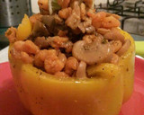 Foto del paso 8 de la receta: Pimiento relleno de camarones y setas en salsa criolla