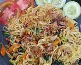 Foto langkah ke 7 dari resep Mie Goreng Instant.