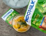 Foto langkah ke 3 dari resep Iced Mango Matcha Latte.