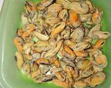 Foto langkah ke 1 dari resep Tumis Kerang Kupas ala WarTeg.