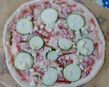 Pas rețetă Pizza rapidă cu ingrediente la îndemână 4 fotografie