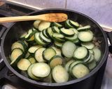 Une image de l'étape 9 de Bœuf épicé aux courgettes, oignons et persil.