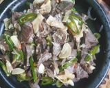 Foto langkah ke 5 dari resep Oseng Paru Cabai Hijau.