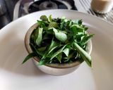 A picture of step 1 of Curry leaves powder chuteny.