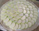Une image de l'étape 2 de Tarte fine courgette.