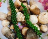 Hình bước làm 1 của món Nấm rơm kho tiêu