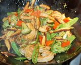 A picture of step 6 of STIR-FRY SHRIMPS WITH SHIITAKE MUSHROOMS, OYSTER SAUCE AND QUINOA.