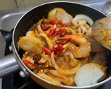 รูปขั้นตอนการทำที่ 4 ของ กุ้งกับหมึกผัดไข่เค็ม(ไข่ดองเองข้ามคืน)
