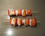 Foto del paso 2 de la receta Brochetas de salmón a la plancha