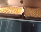 Foto langkah ke 5 dari resep Soes kering keju.