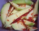 Foto langkah ke 5 dari resep Asinan Mangga Muda.