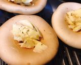 Hình bước làm 2 của món Nấm lọng sen đút lò phủ phomai
